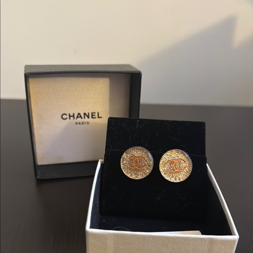 Chanel Gold CC Earrings - Picture 10 of 10